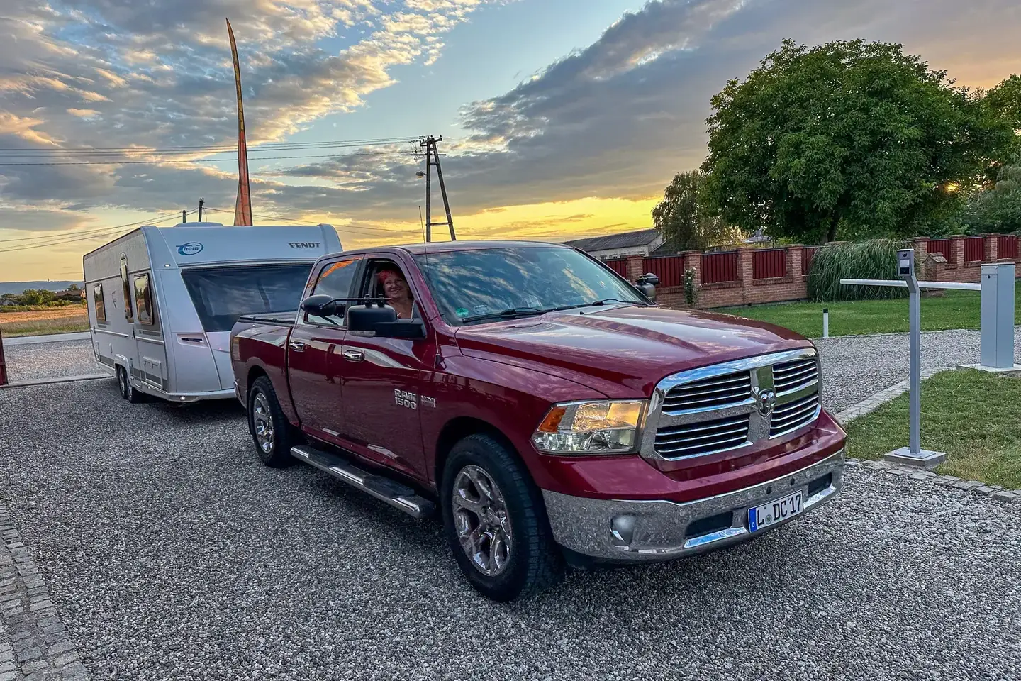 Pickup truck caravan arrival